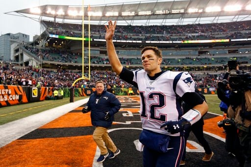 Brady Throws 2 Tds Patriots Beat Bengals To Clinch Playoffs