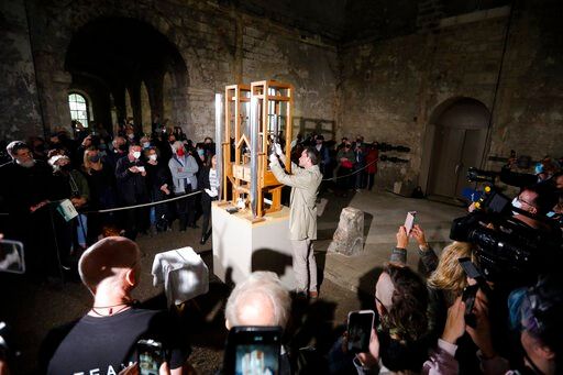 Slow music: Chord change in Germany of 639-year organ piece