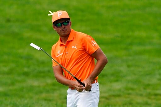 Fowler faces uphill chase on long day of US Open ...