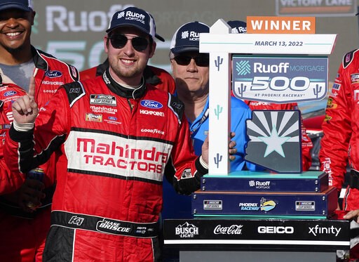 Briscoe races to first Cup win, pulls away late in Phoenix - Vimarsana News