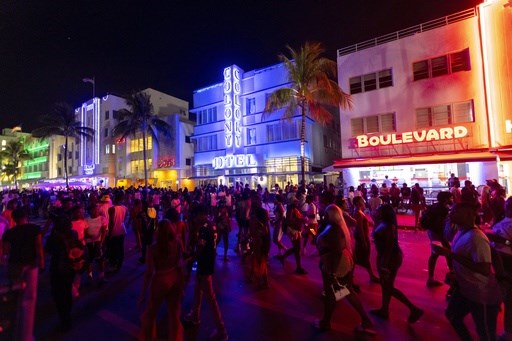 Miami Beach struggles with spring break violence, big crowds - Vimarsana News