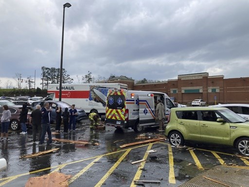 Tornados slam Arkansas, shredding rooftops and tossing cars - Vimarsana News