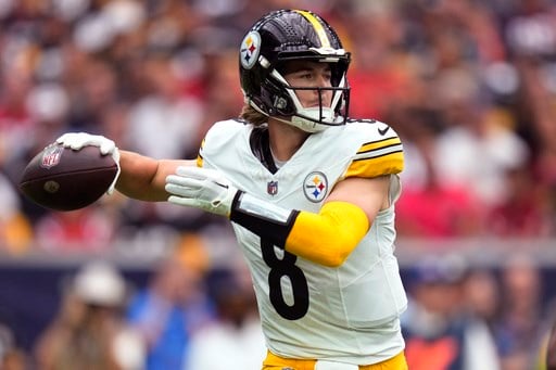 Unbeaten Steelers visit QB-thin Cowboys