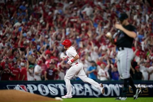 Highlight] Kyle Schwarber decides the Phillies should start to try to win,  crushes a grand slam : r/baseball