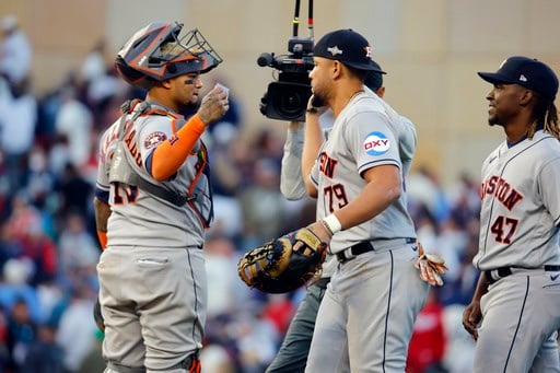 Jose Abreu, Eloy Jiménez homer; White Sox beat A's 4-1