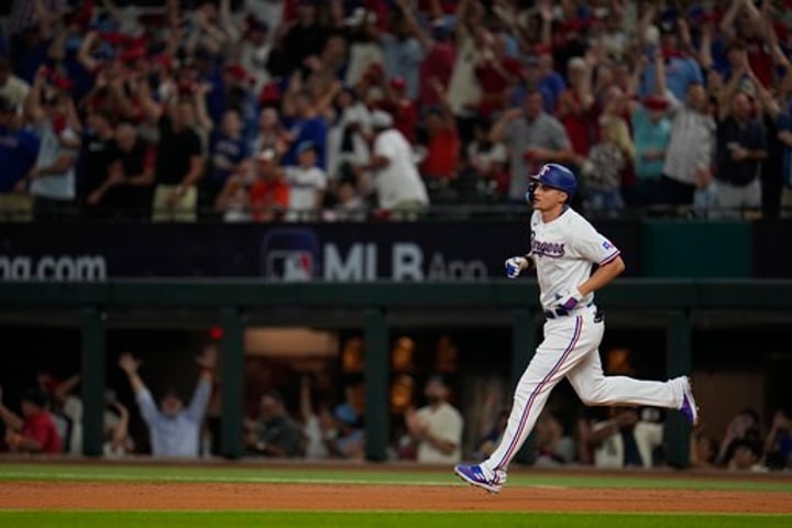 Seager still going deep in Texas, helps send Rangers to ALCS with