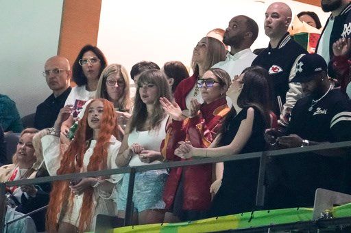 No on-field kisses for Taylor Swift and Travis Kelce at this Super Bowl - WFMJ.com