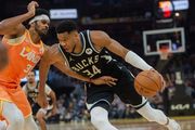 Bucks' Giannis Antetokounmpo leaves game early vs. Cavaliers due to a left groin strain
