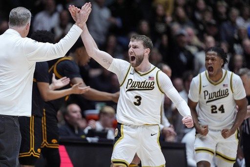 Braden Smith leads 2nd-half charge in No. 5 Purdue's 79-72 comeback victory over Iowa