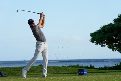 Defending champion Nick Taylor tied for Sony Open lead