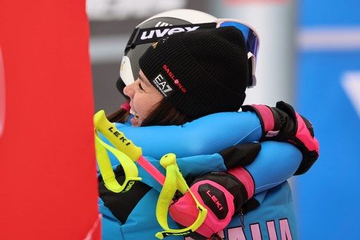 Nicol Delago poised to earn Italy's ski team another win. Lindsey Vonn 3rd in downhill