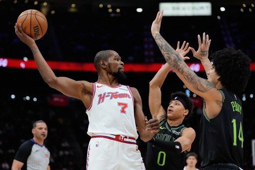 Durant moves past his 'idol,' Dirk Nowitzki, into 6th place on the NBA's career scoring list