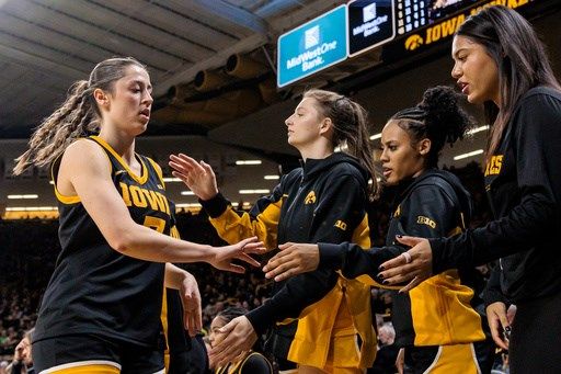 Iowa cracks top 10 in AP women's basketball poll for first time in 2 years; UConn-South Carolina 1-2