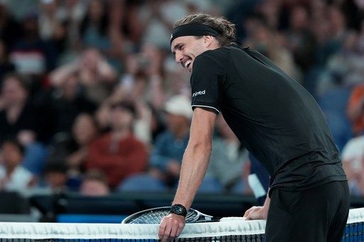 Record crowds witness Sabalenka, Alcaraz, Gauff and Zverev advance at Australian Open