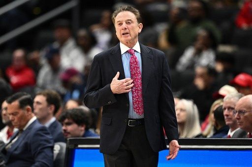 Rick Pitino's 900th win could come against his son when St. John's visits Xavier this weekend