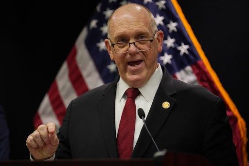 The Latest: 700 immigration officers will immediately leave Minnesota