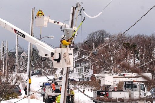 Power outages, piles of snow vexxing parts of Northeast in snow storm aftermath