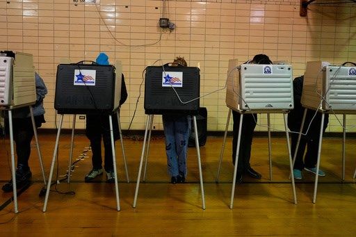 Illinois voters pick a new generation of Democrats after near-record retirements